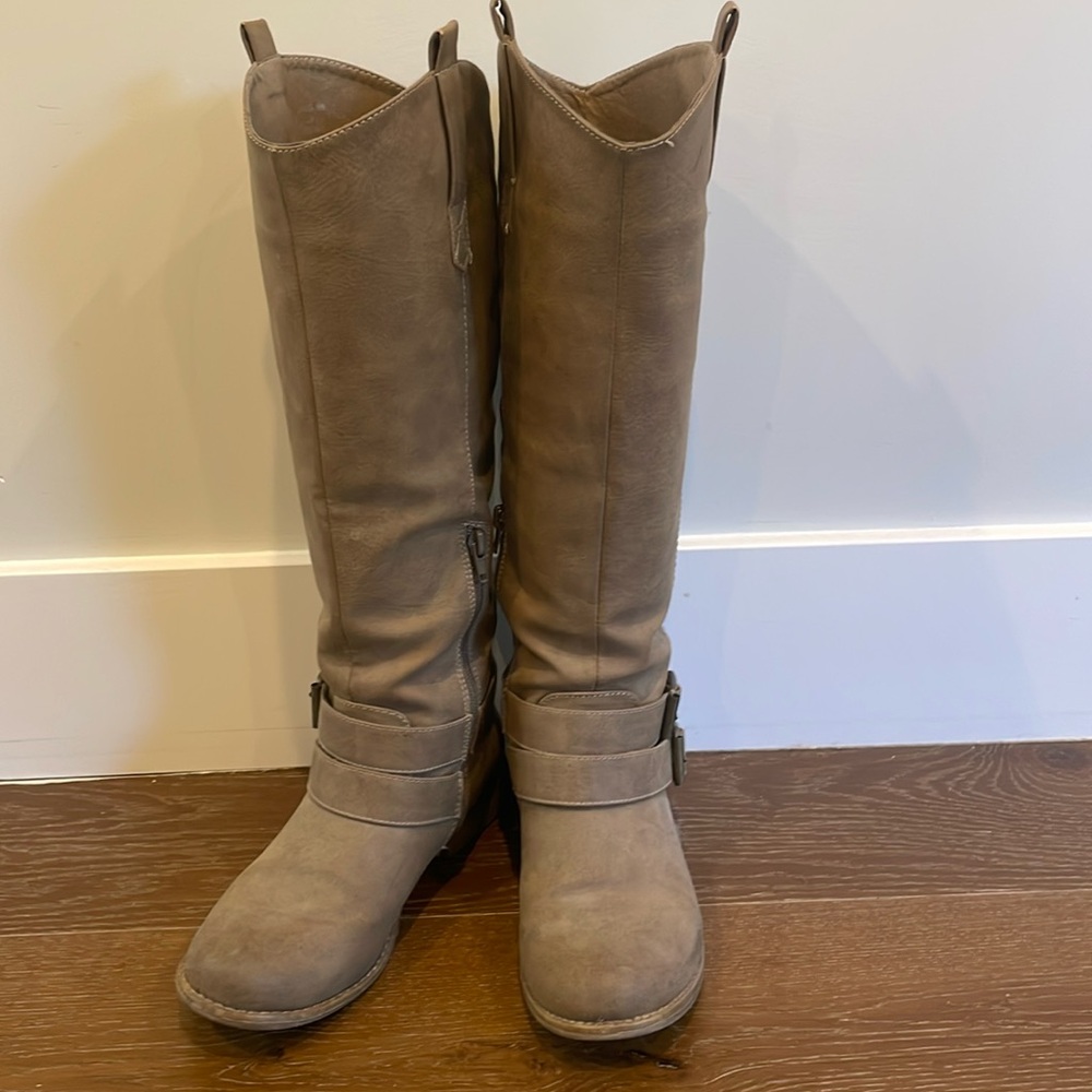 Knee height boots side 7.5 color tan